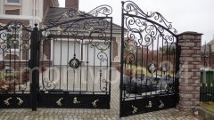 распашные кованные ворота